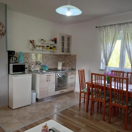 Apartment Rosie Smoljanac Buitenkant foto