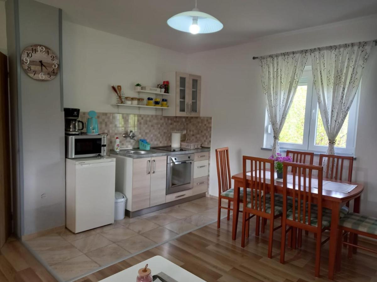 Apartment Rosie Smoljanac Buitenkant foto