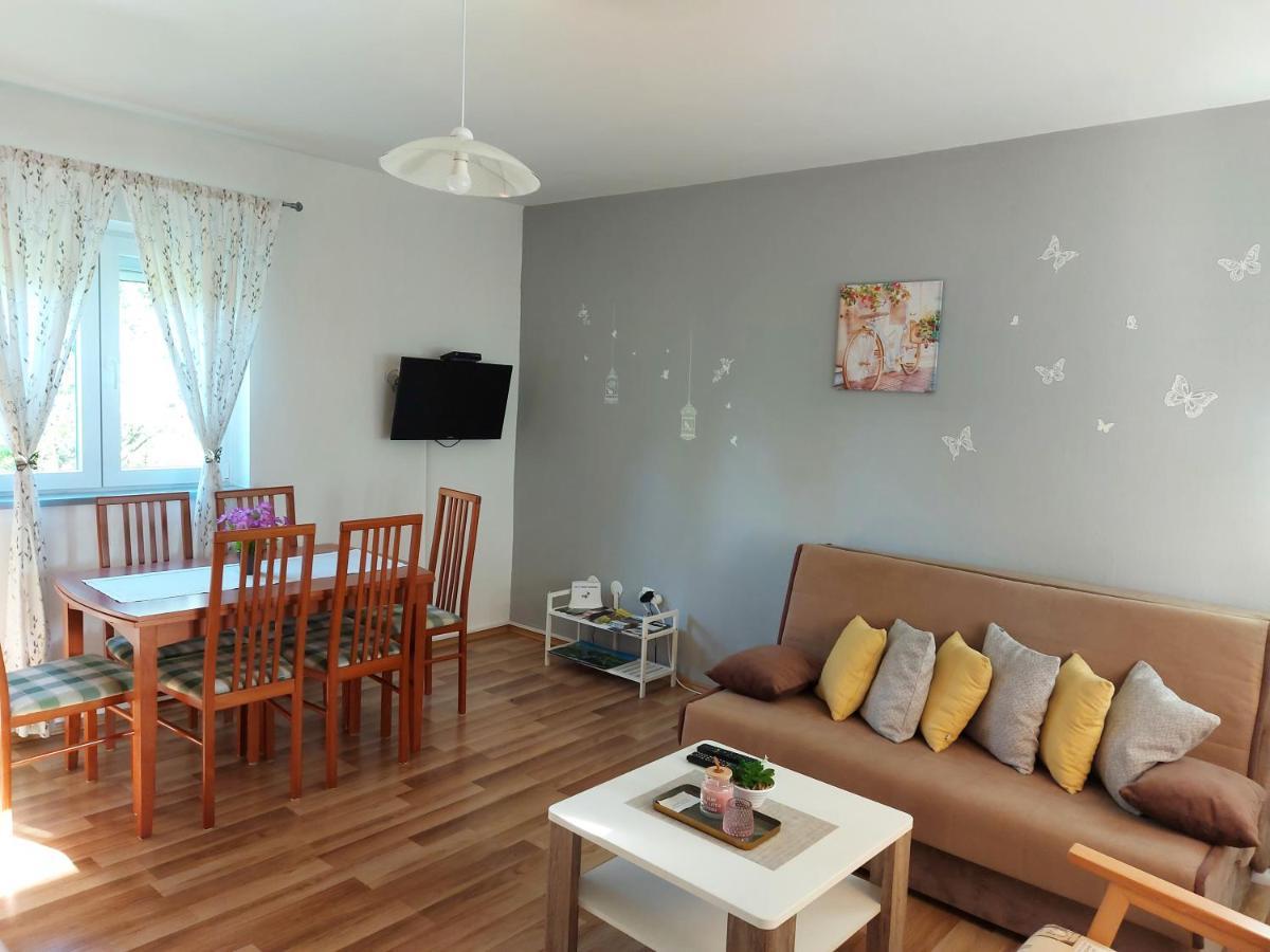 Apartment Rosie Smoljanac Buitenkant foto